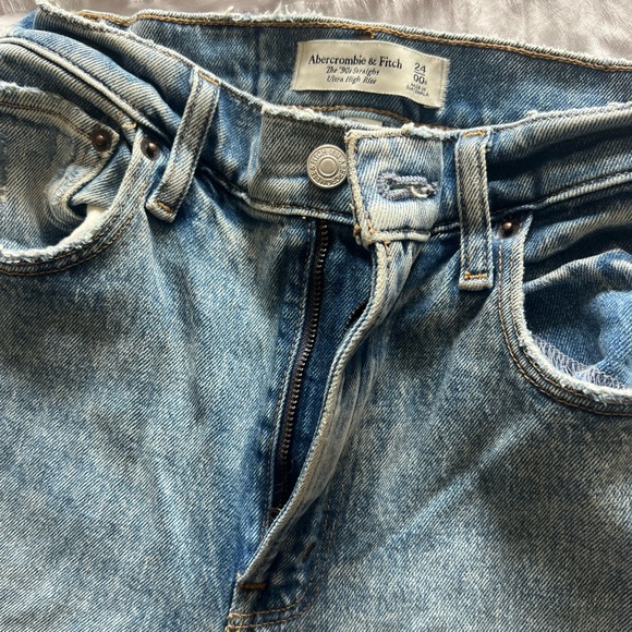 Abercrombie and Fitch ‘The 90s Straight Ultra High Rise - Picture 4 of 4